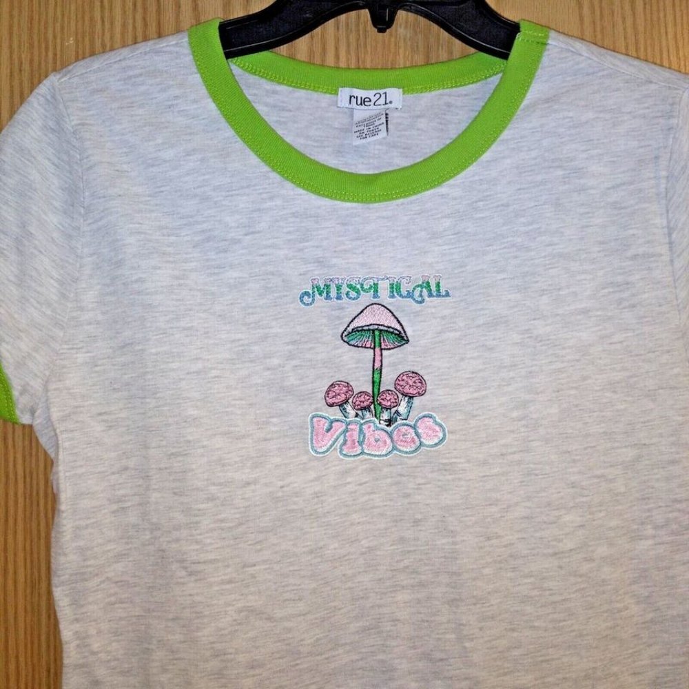 Rue 21 MYSTICAL VIBES T-SHIRT, PSYCHEDELIC MUSHROOMS, PINK GRAY LARGE RIBBED NWT